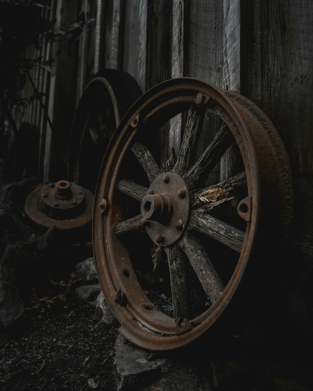 shallow focus photo of carriage wheel