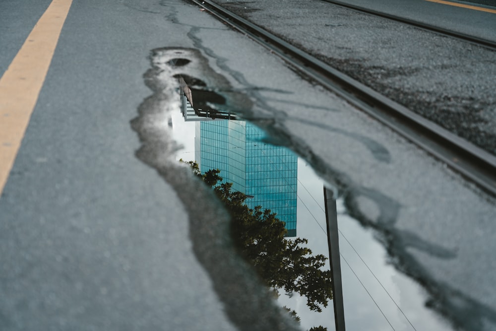 Agua en la carretera