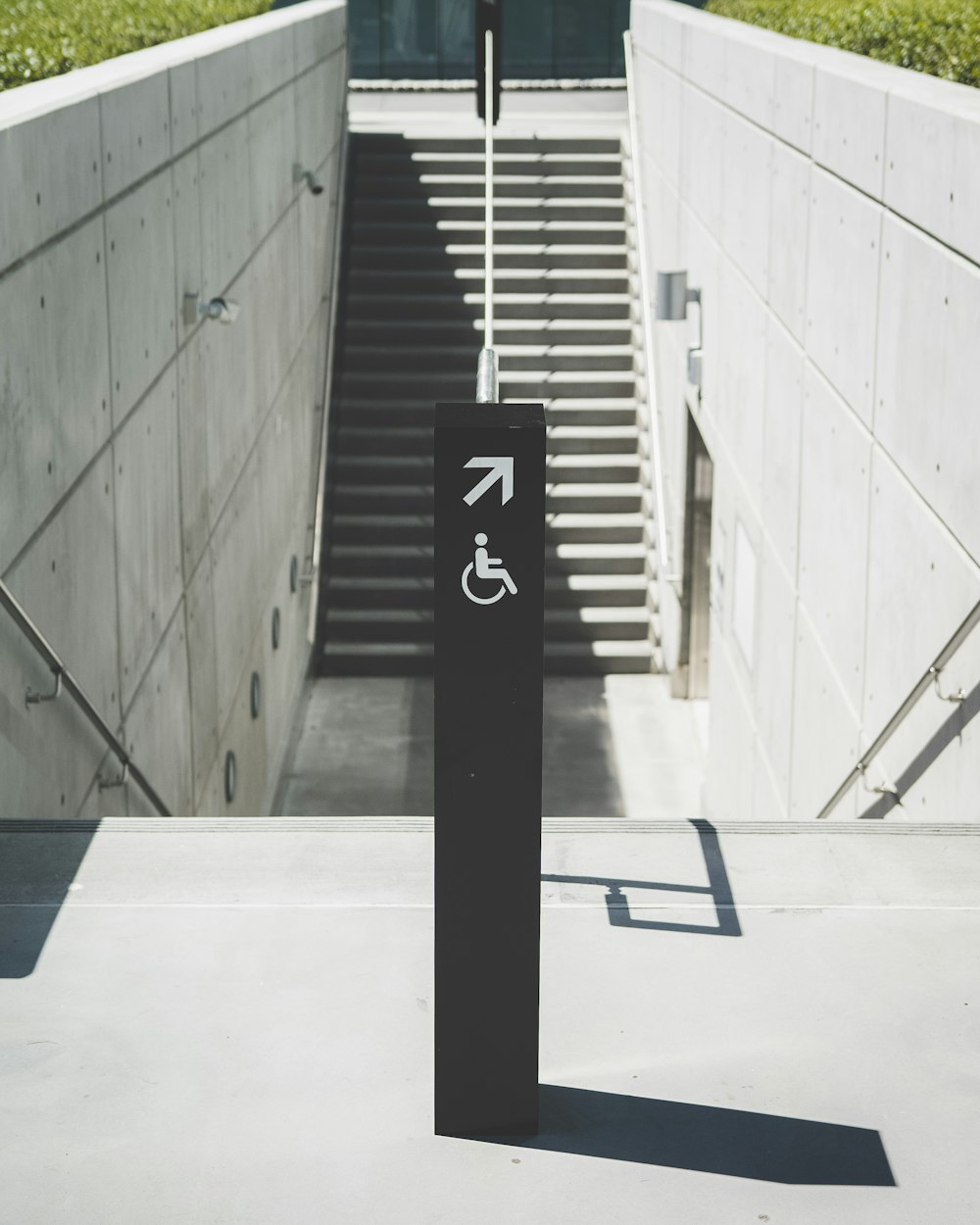 a handicap sign in front of a stairway