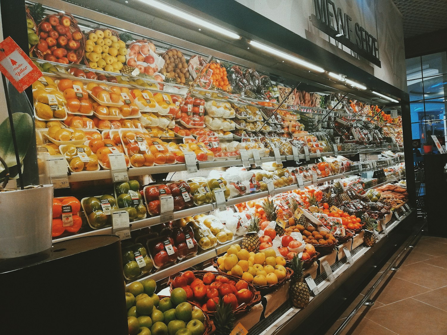 Image of grocery store aisle