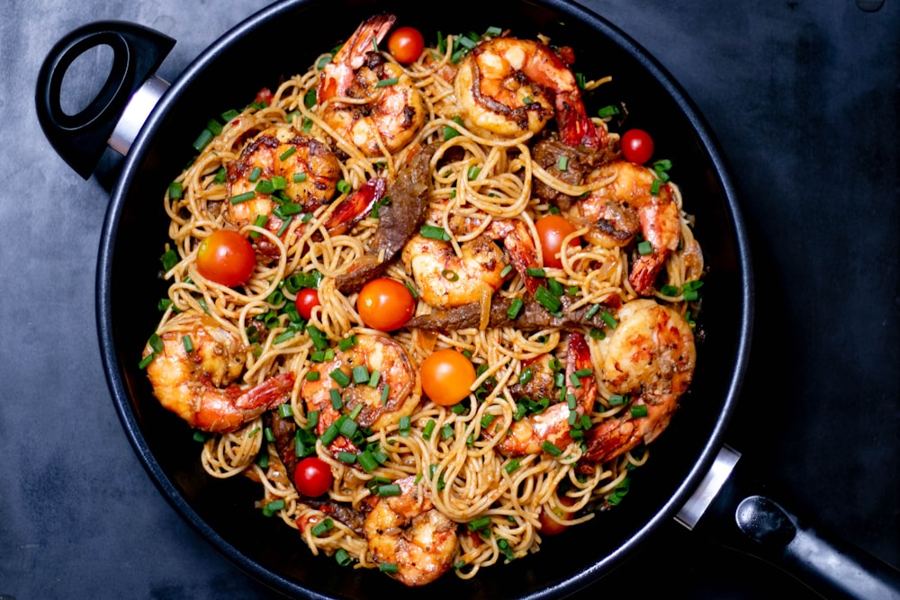 cooked noodles with shrimps