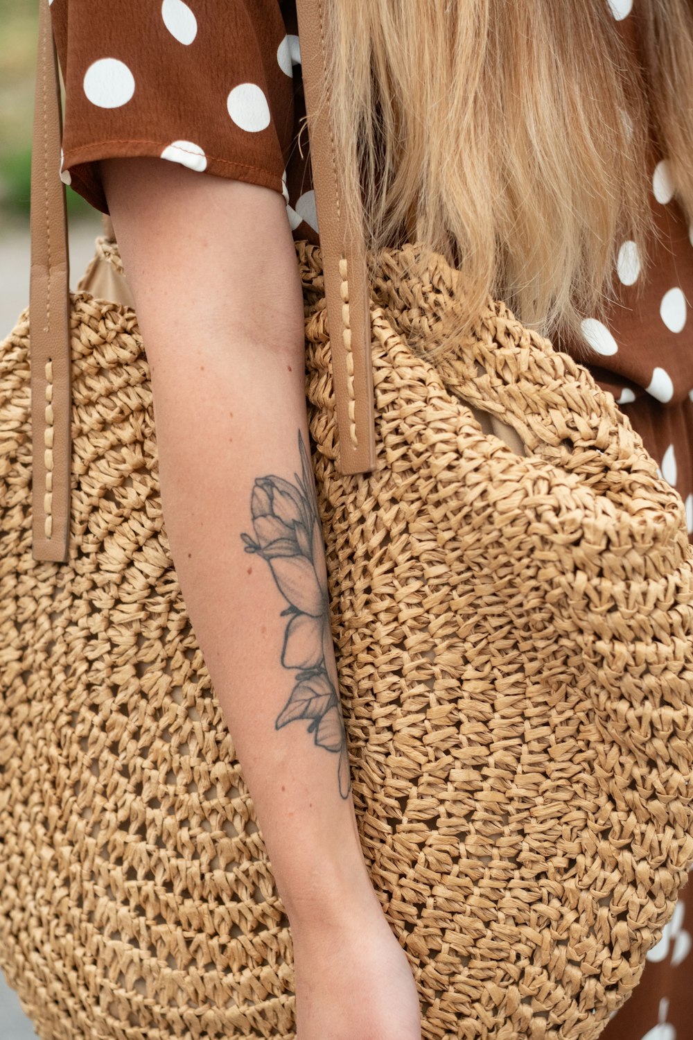 brown knit shoulder bag