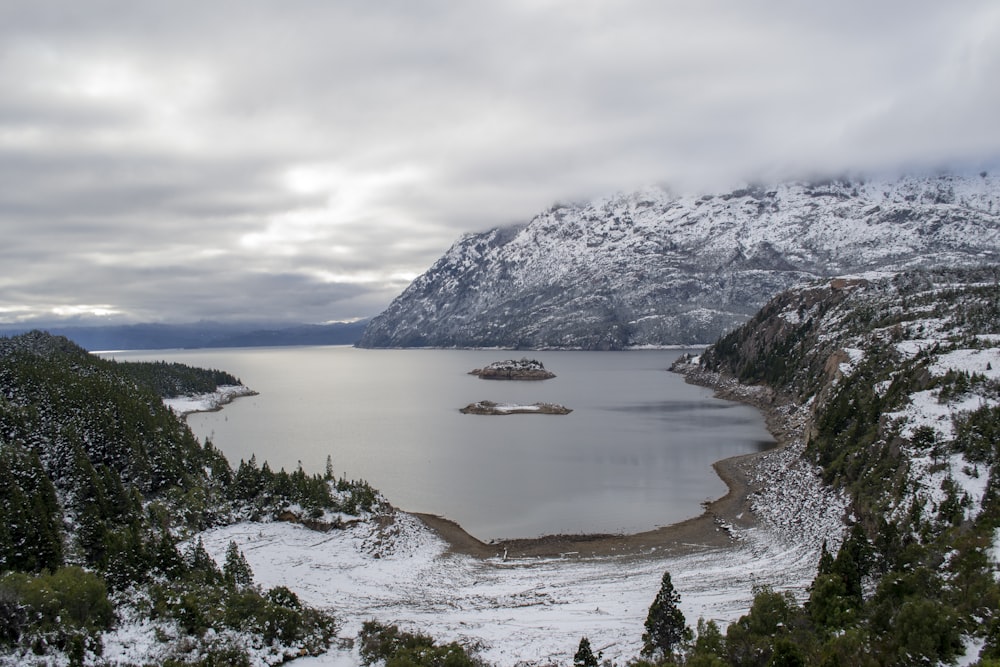 Lago durante el día