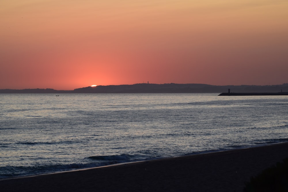 海岸の夕日の風景