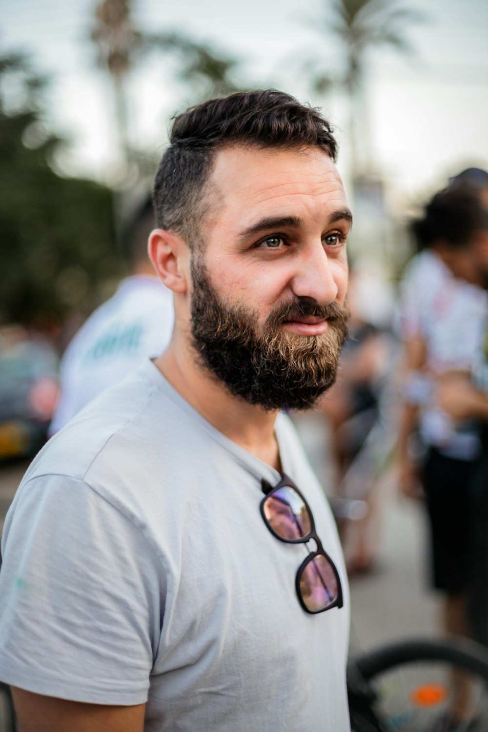 man wearing grey crew-neck t-shirt