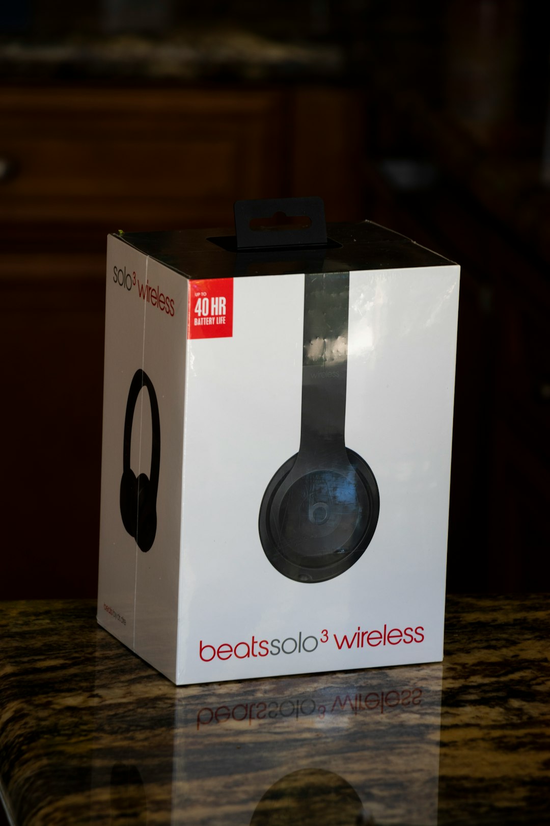 black Beats by Dr. Dre Solo 3 wireless box