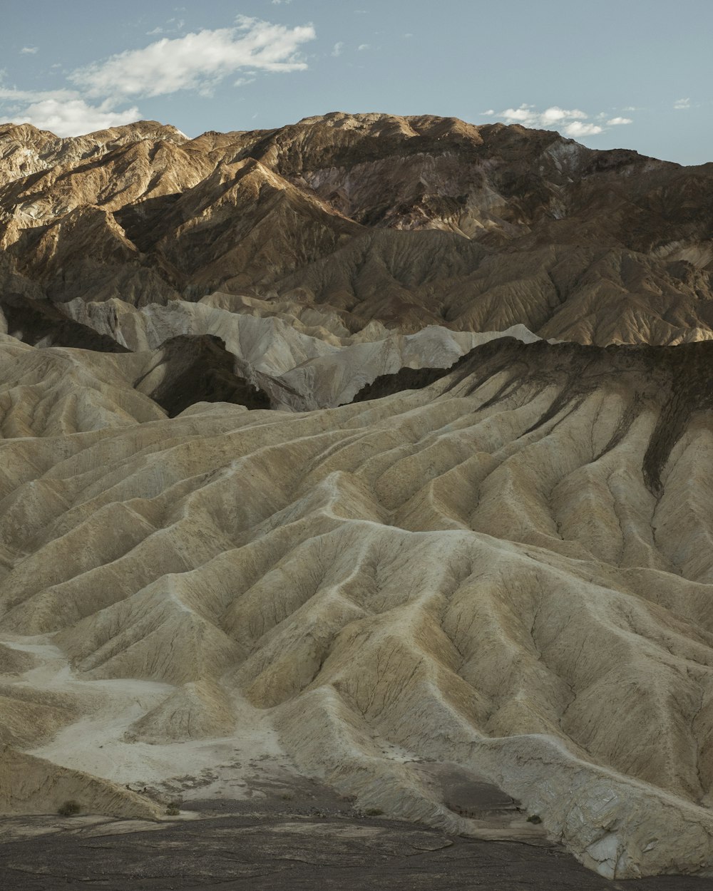 Una vista de una cordillera en el desierto