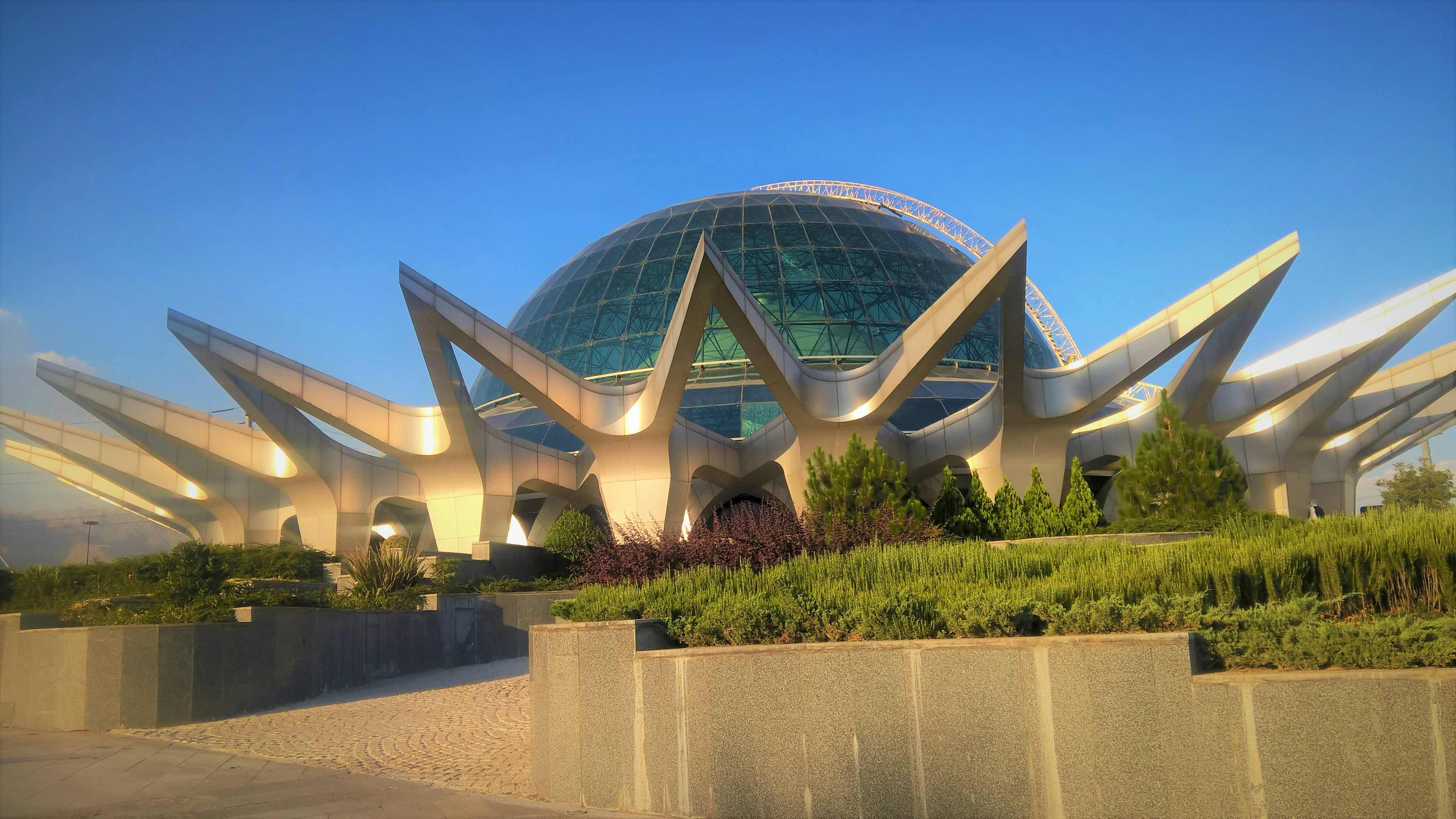 dome-top building during day