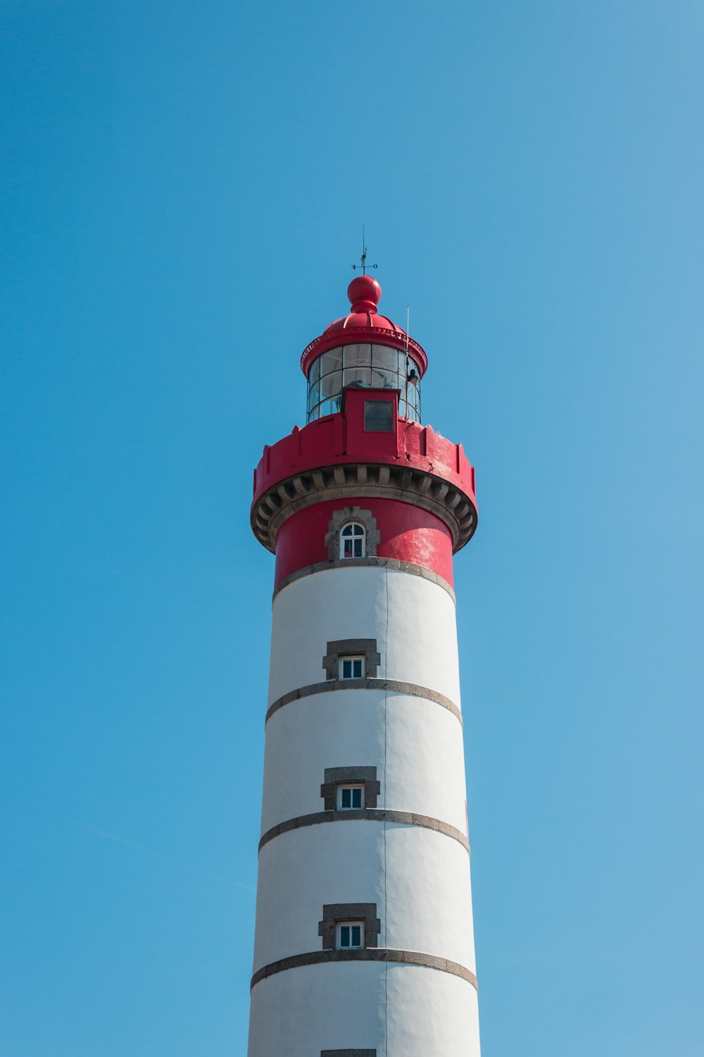 architectural photography white and red lighthouse