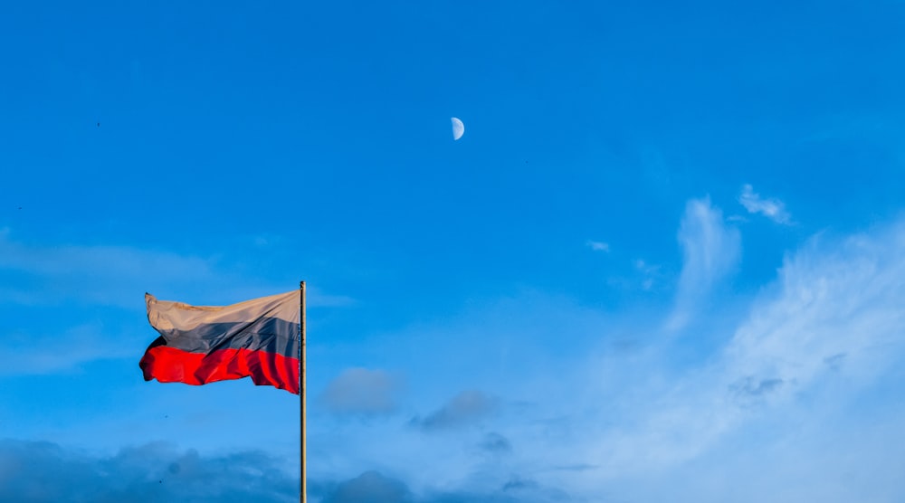 Bandera gris y roja