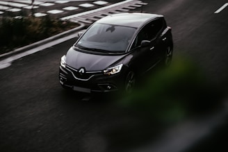 black Renault 5-door hatchback