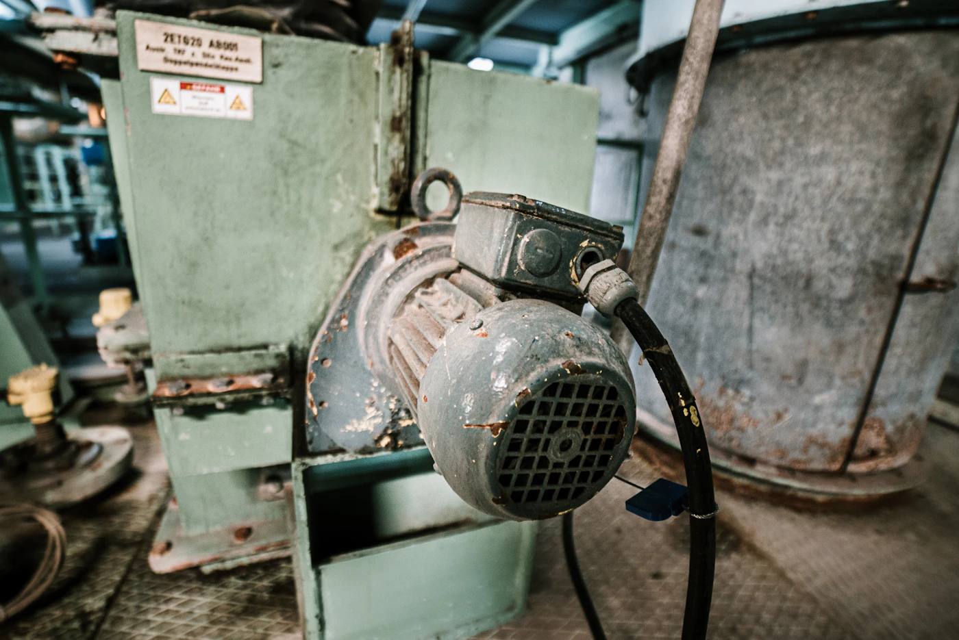 Industrieller Elektromotor an einer Anlage