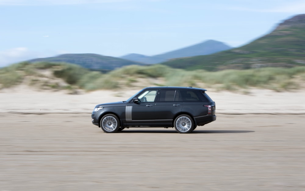 schwarzer Range Rover Land Rover SUV