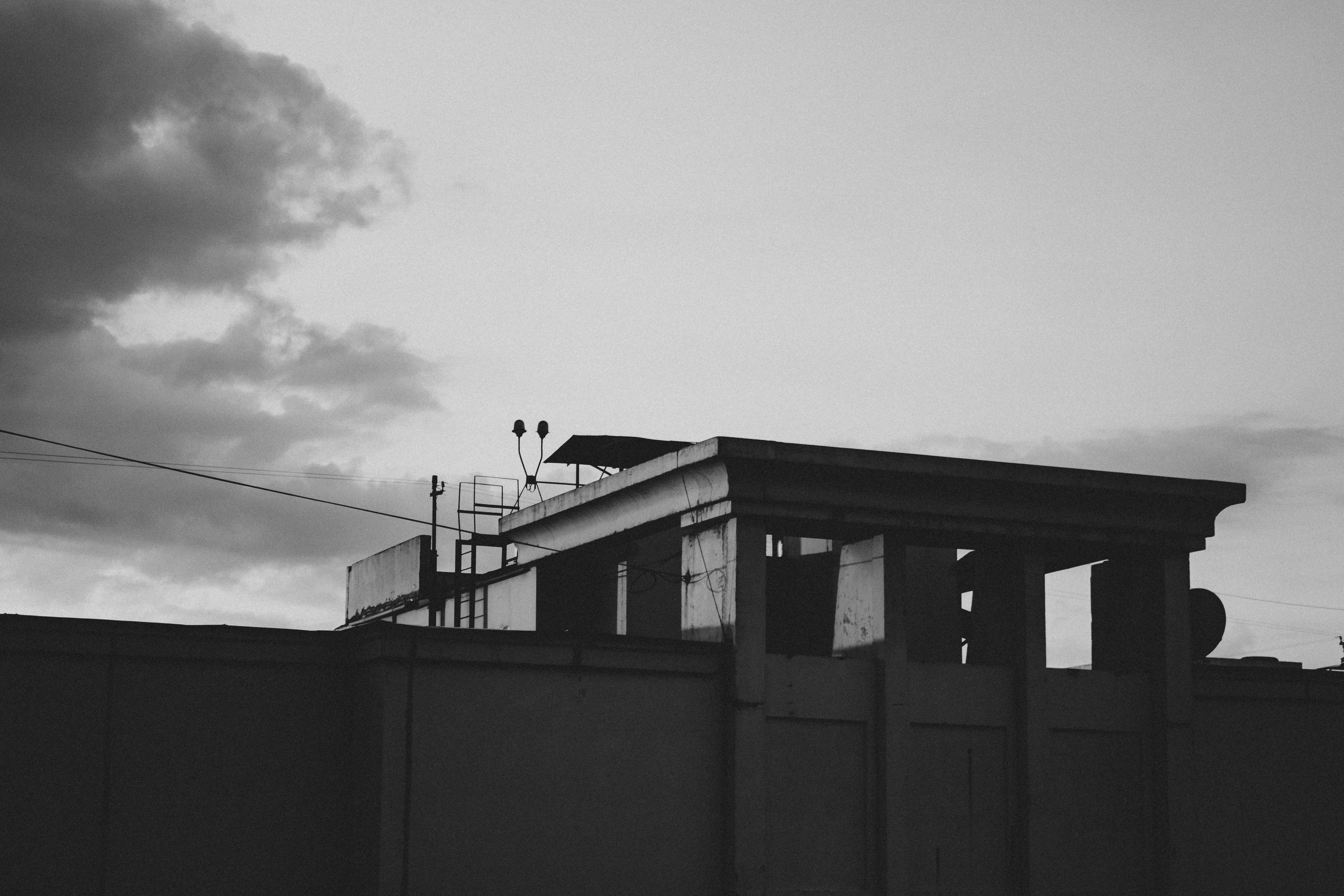 a black and white photo of a building