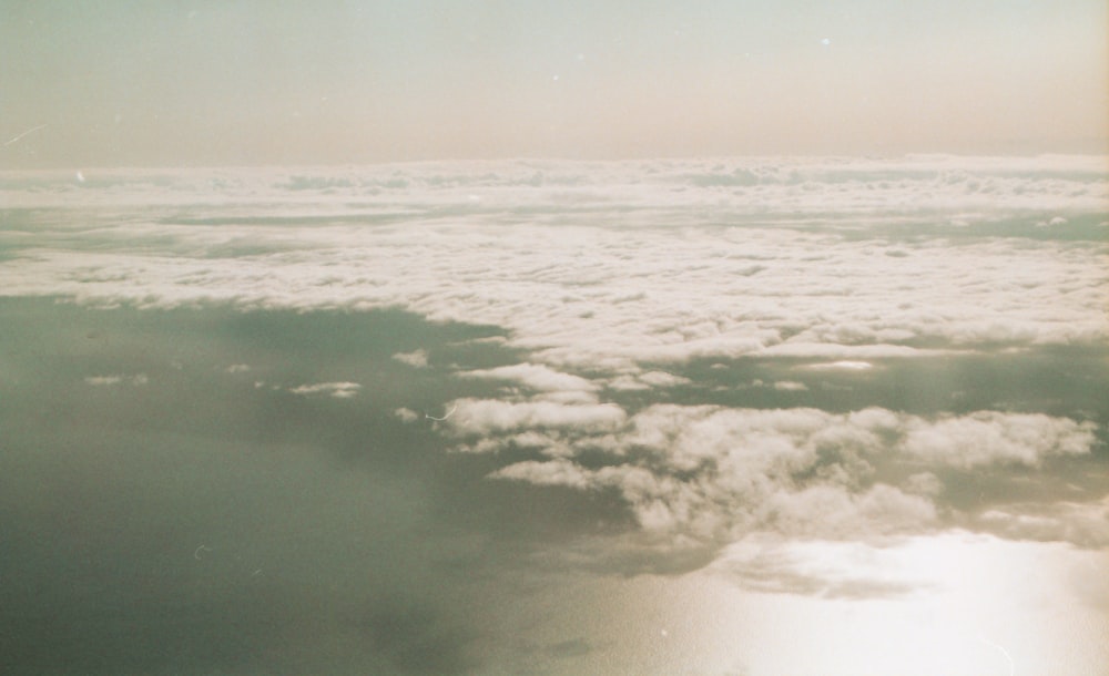 ocean waves during daytime