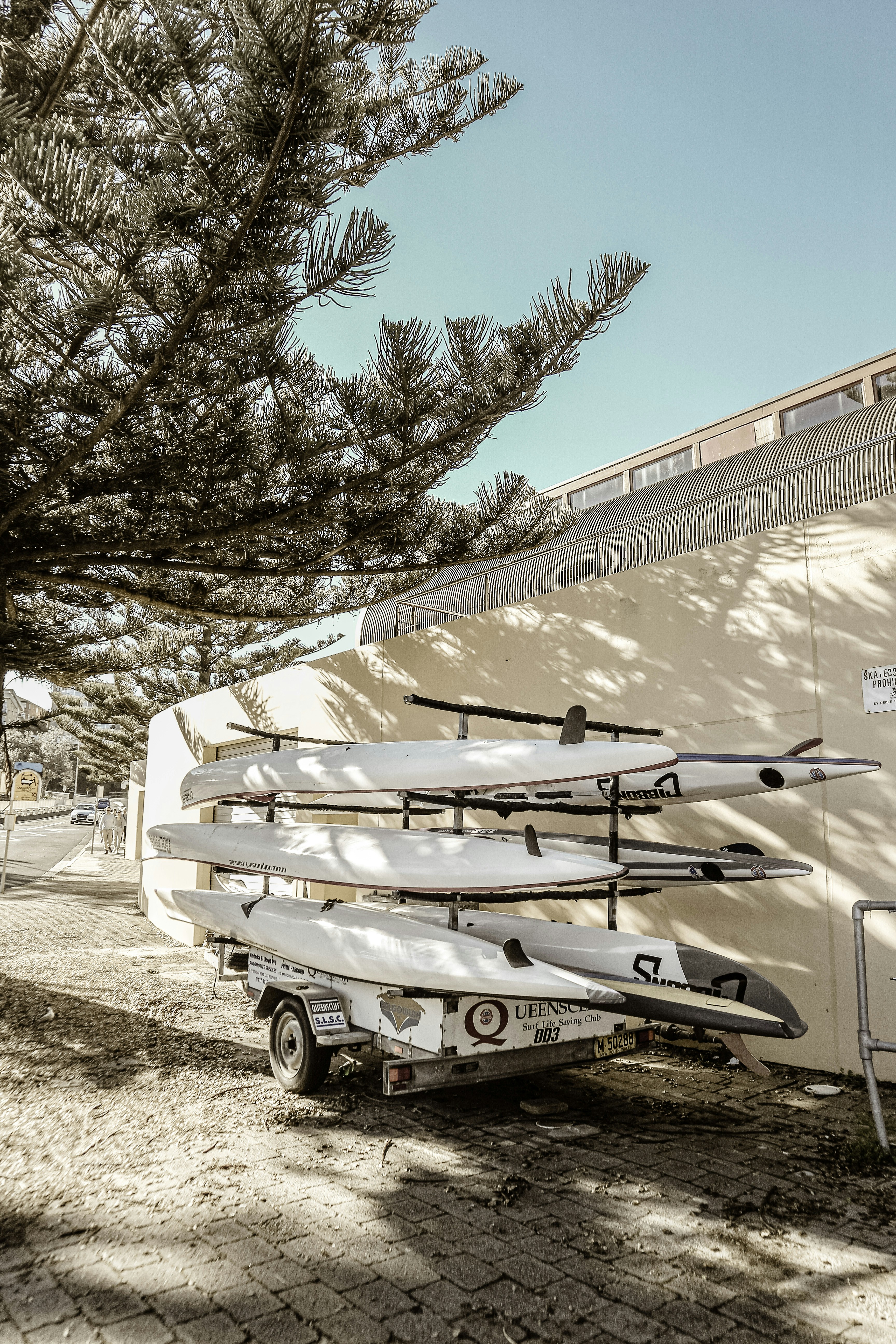 Kayaks blancos