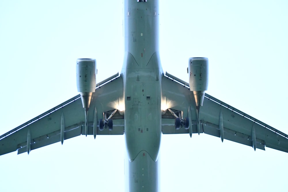 white plane in sky close-up photography