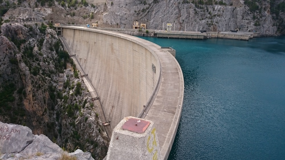 gray concrete dam during daytime