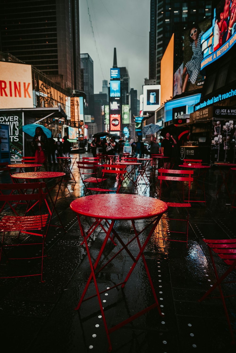 round red metal table