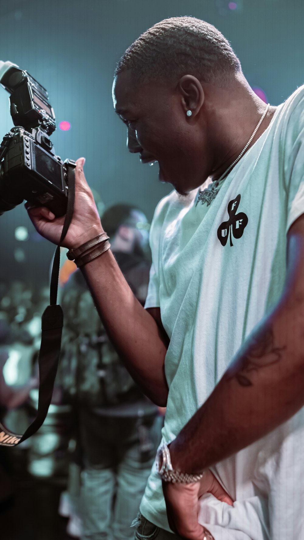 men's white and black crew-neck shirt close-up photography