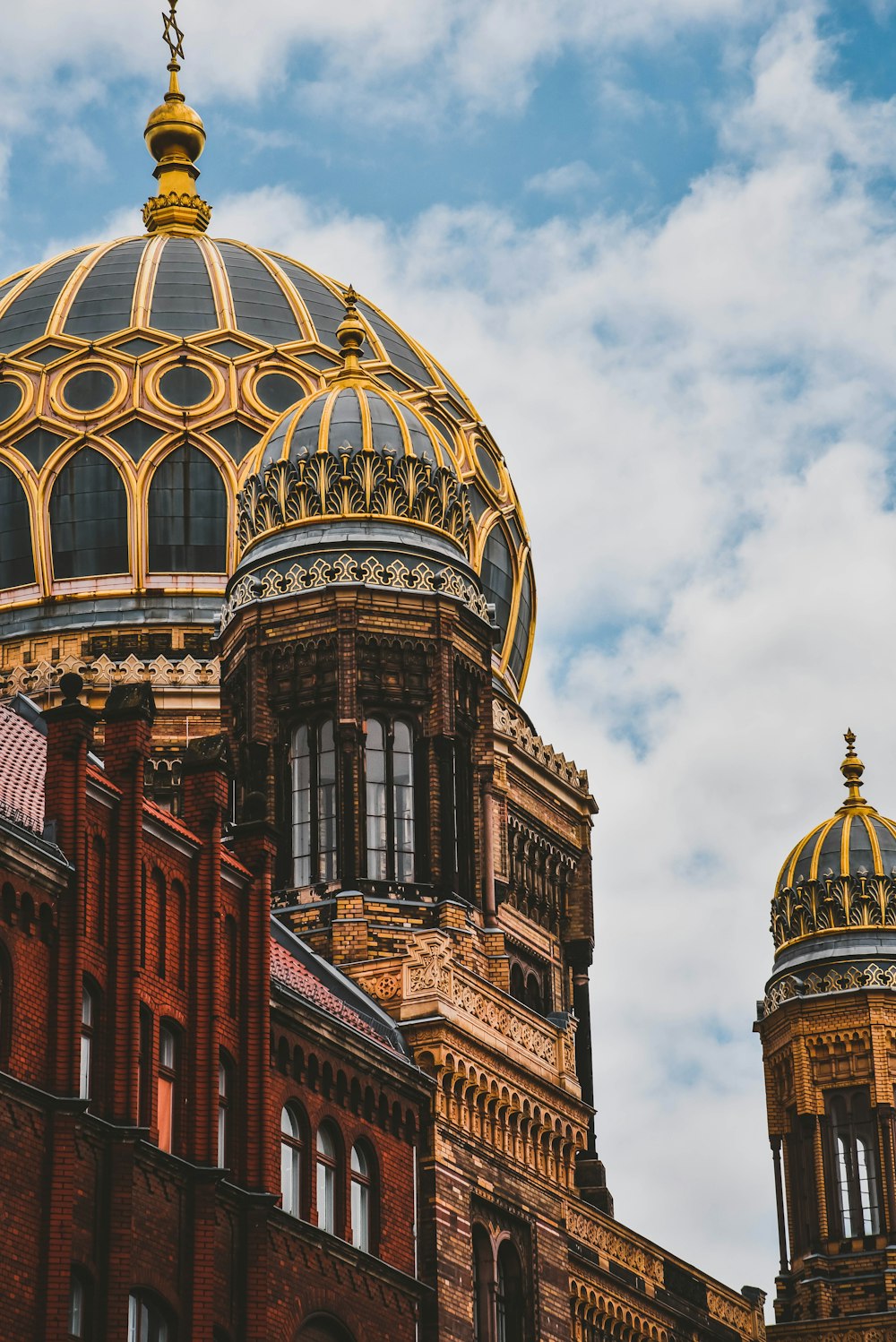 yellow and black domed building during daytime