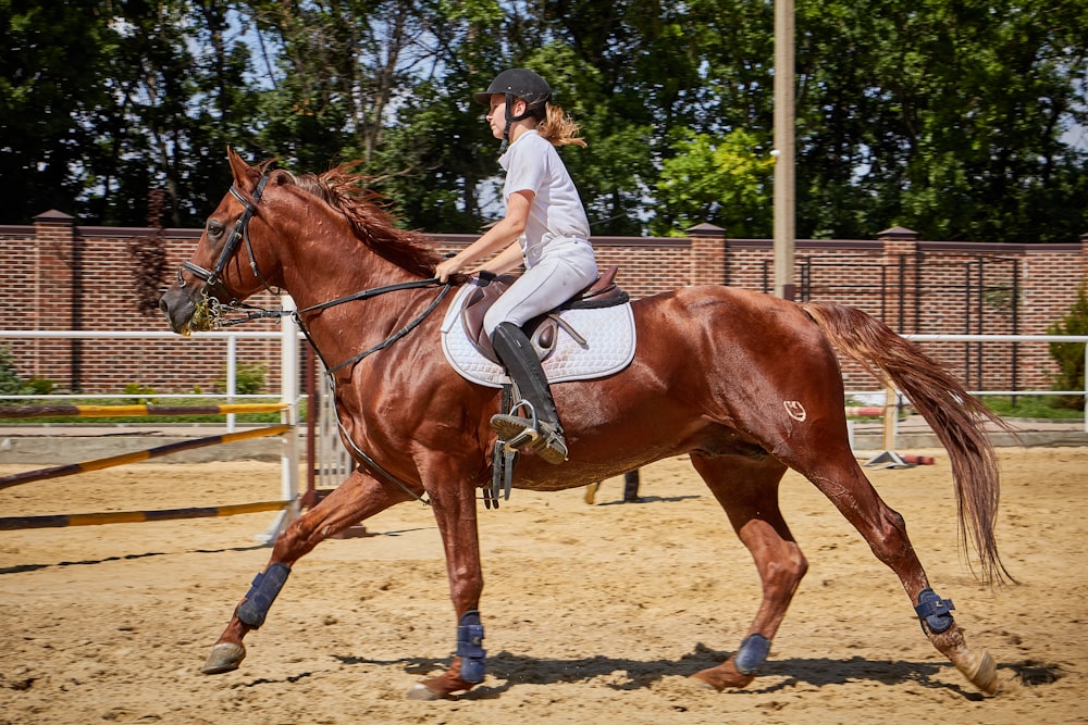 Mujer montando a caballo