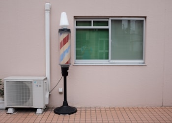 barber's lamp beside air condenser