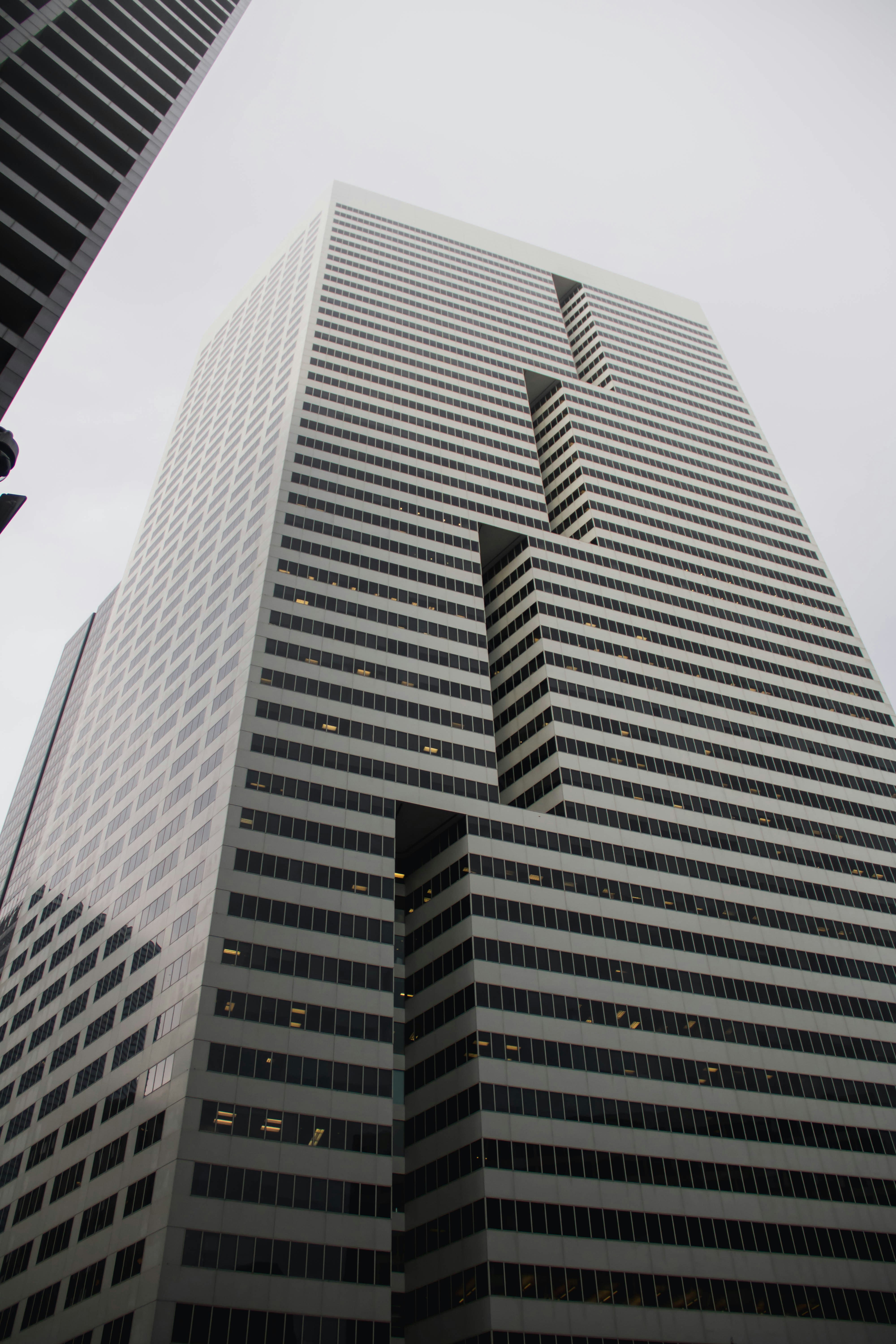 Goldman Sachs Maintains Sell on Torrid Holdings, Lowers Price Target to $1.5
