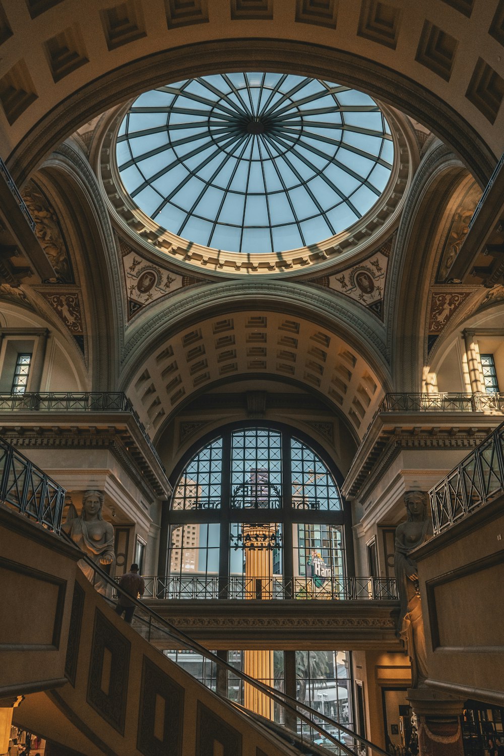 Bâtiment en béton brun