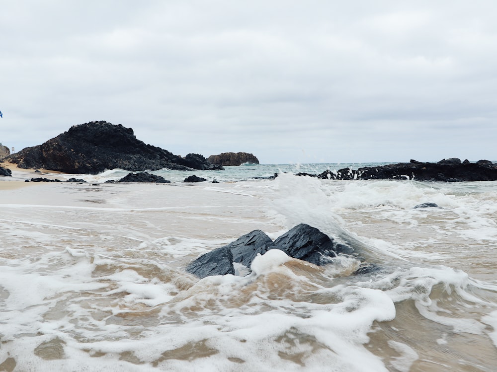 sea waves under cloudy sky