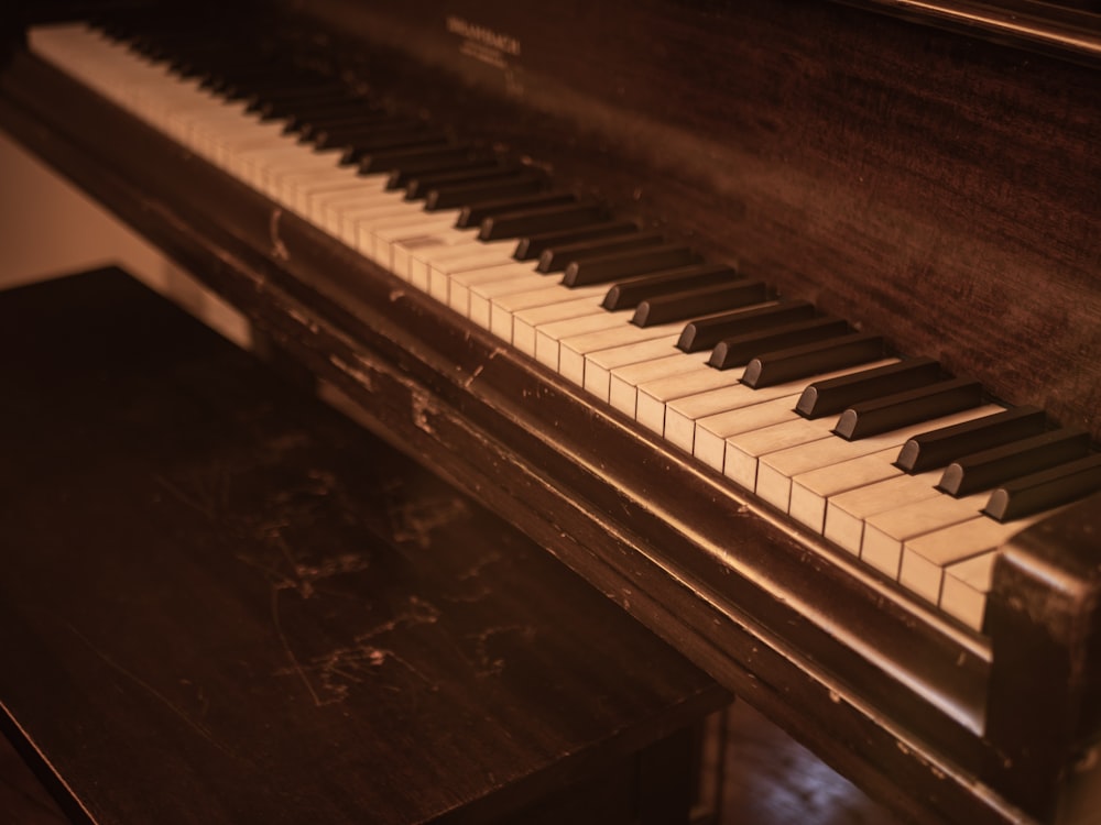 closeup photo of upright piano