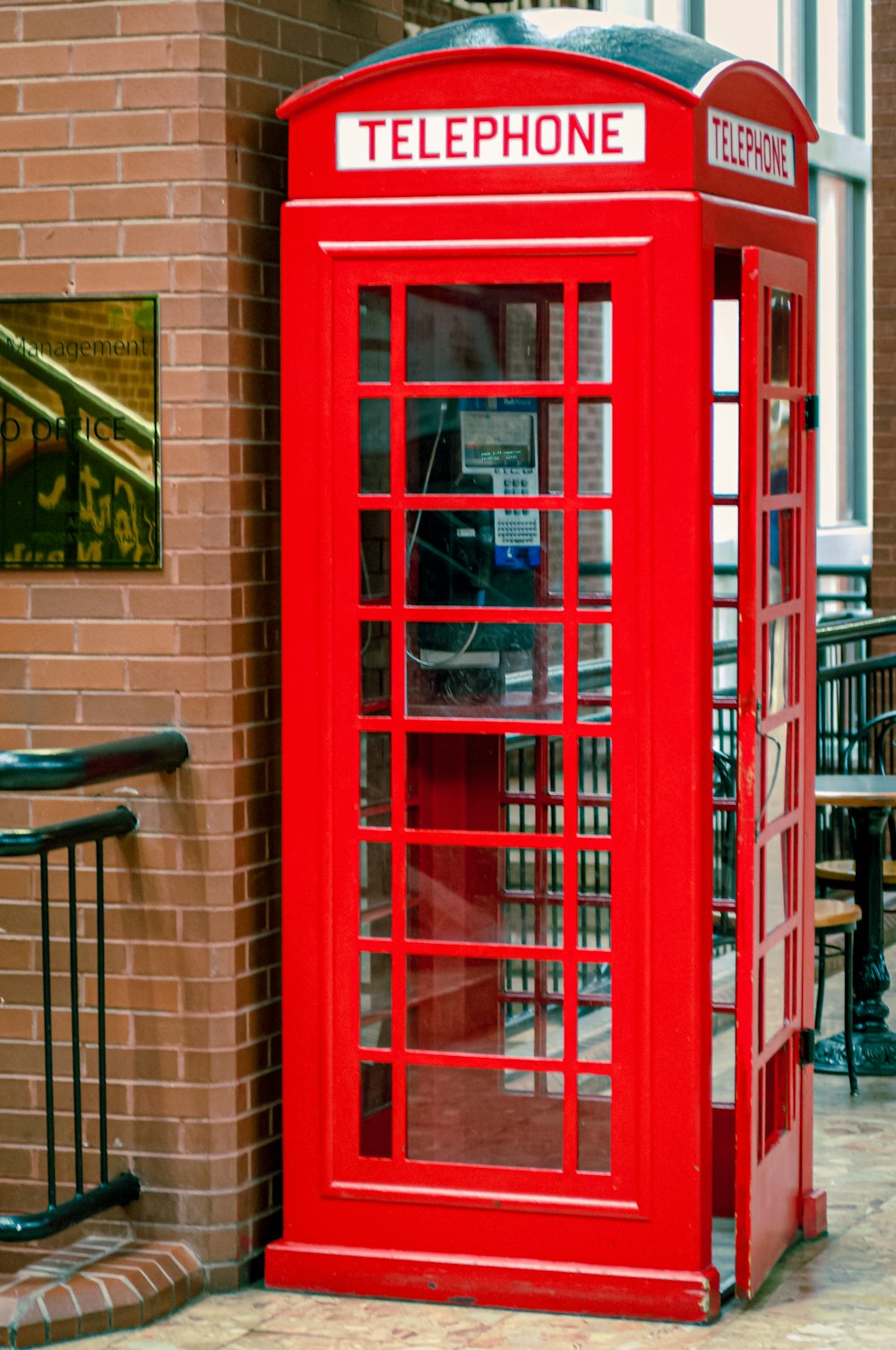 red telephone box