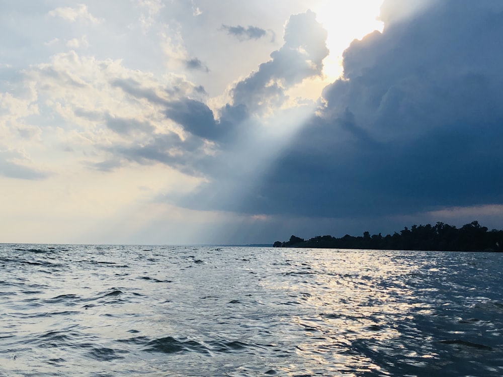 calm sea during daytime