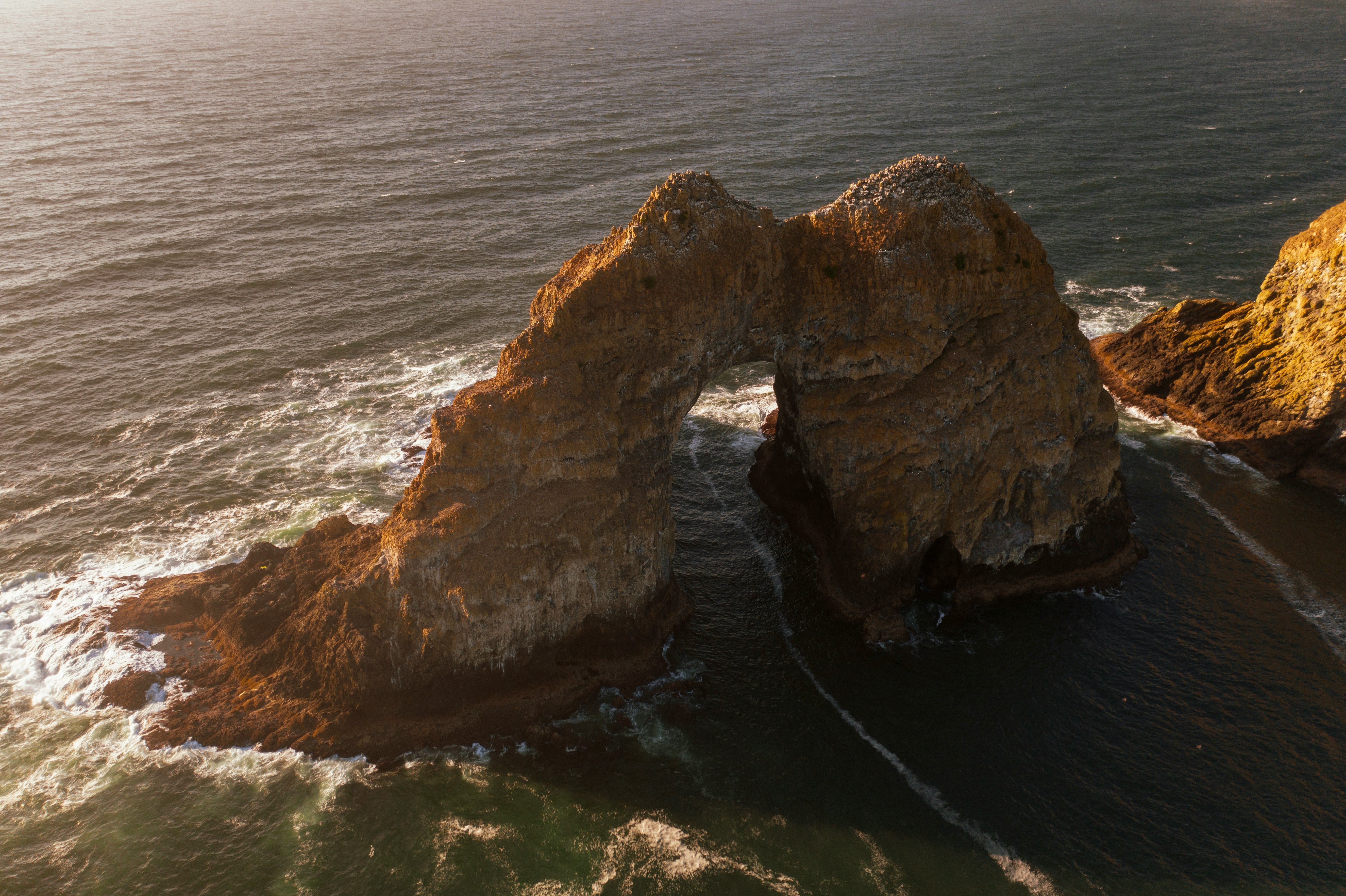 arch formation on in ocean