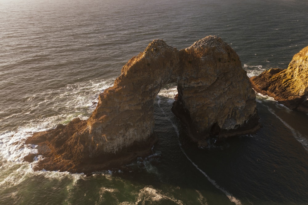 arch formation on in ocean