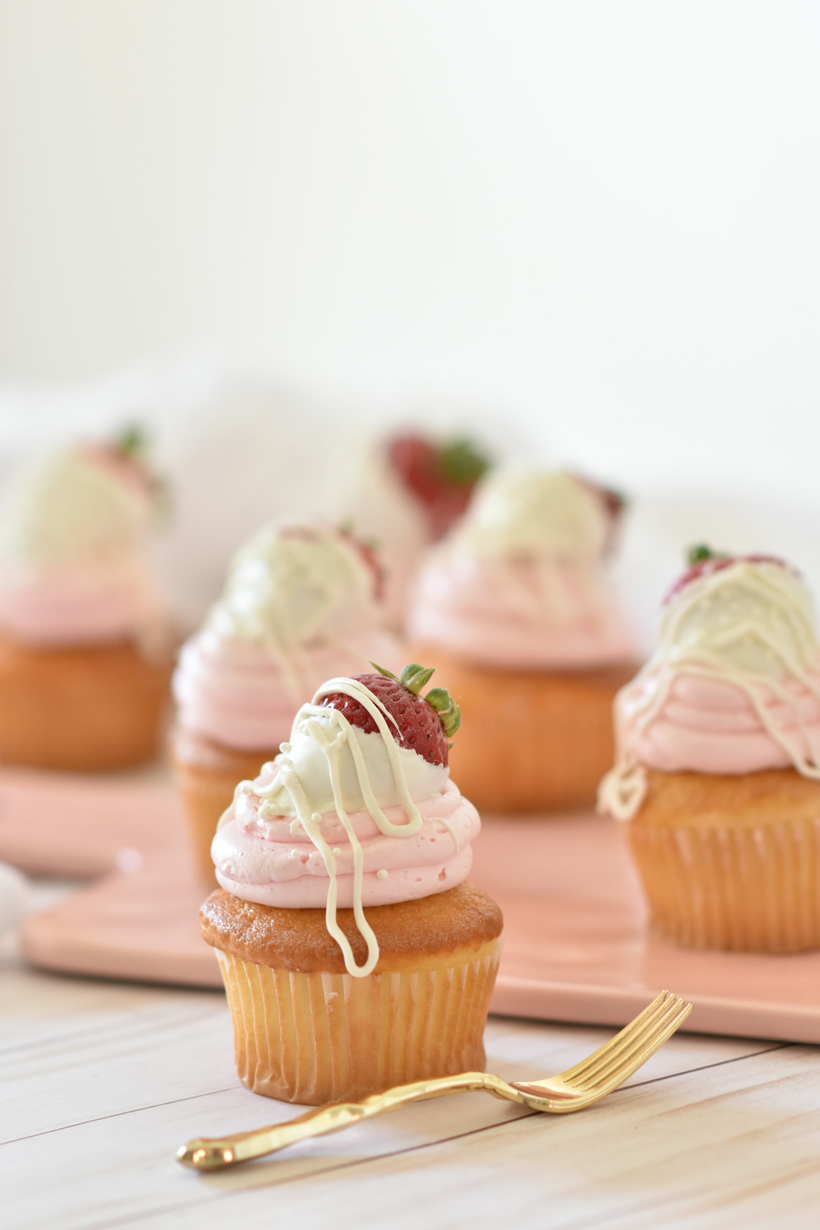 Nikon D3400 + Nikon AF-S Nikkor 85mm F1.8G sample photo. Baked cupcake photography