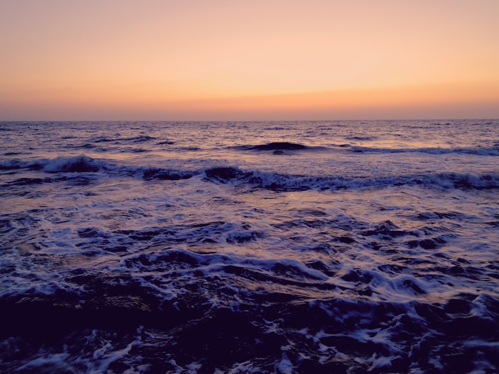 sea under clear blue sky