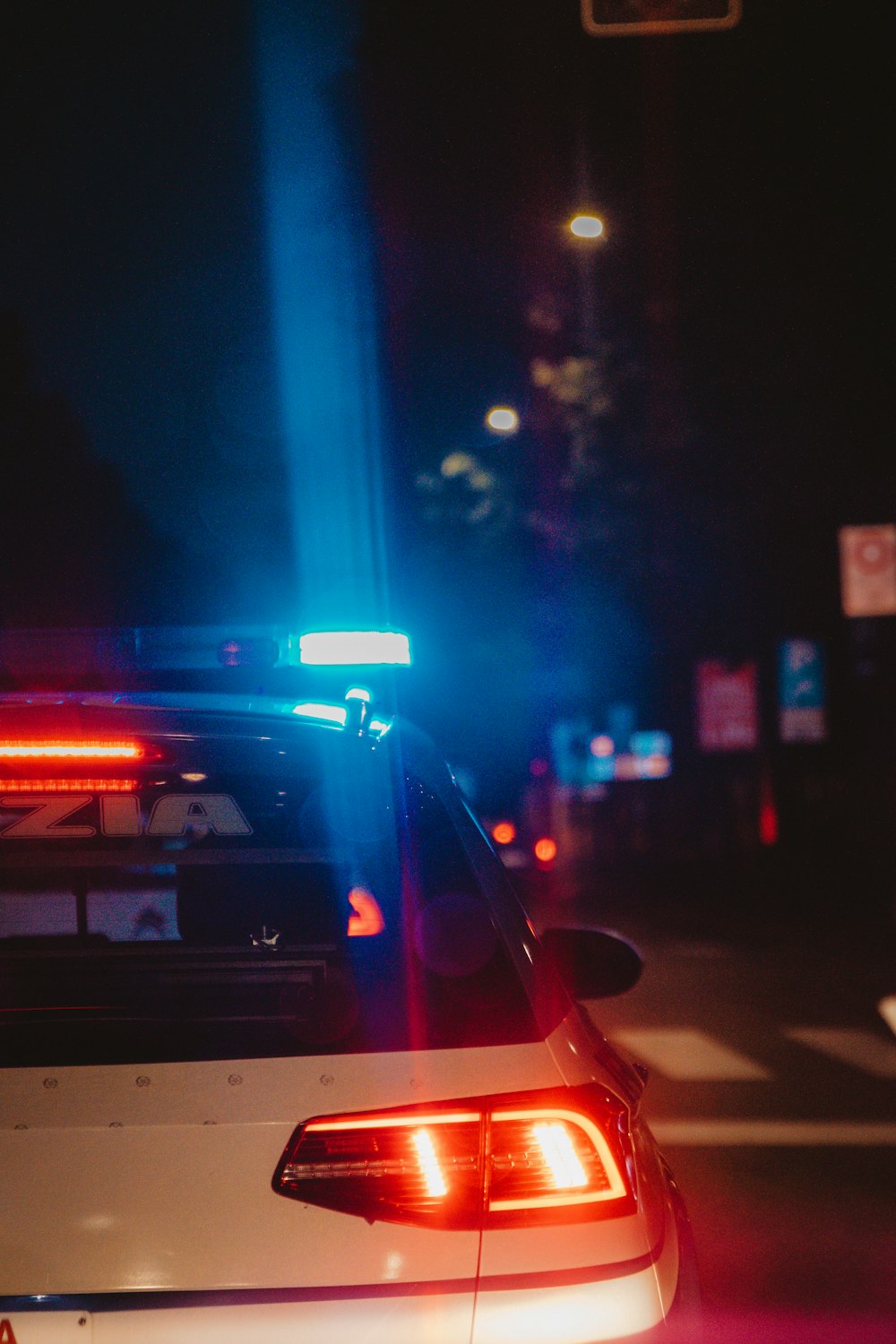 coche de policía blanco