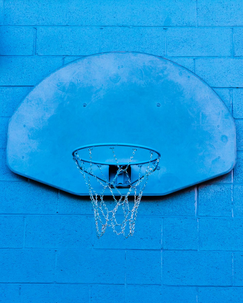 blue and gray basketball hoop