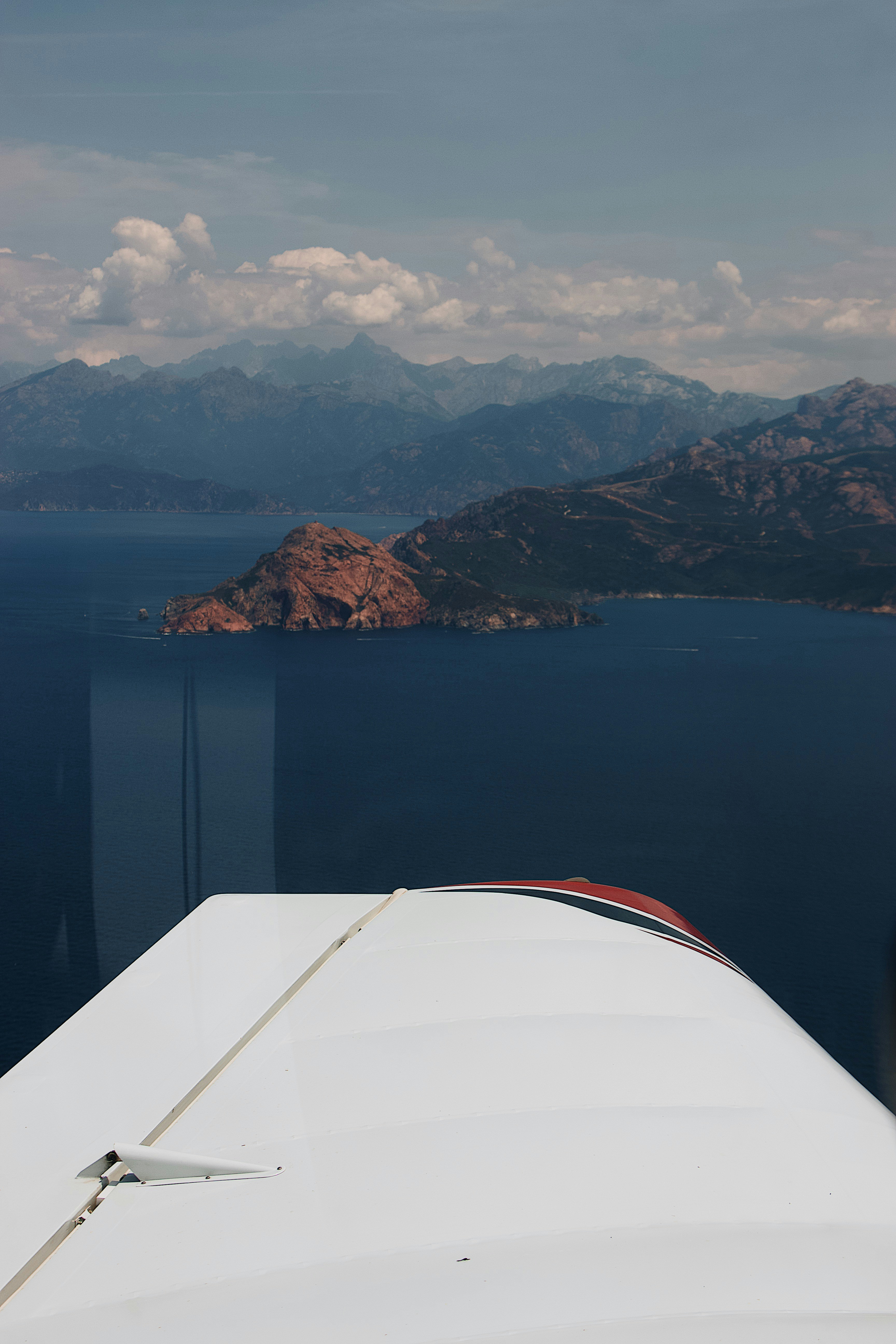 gray computer monitor