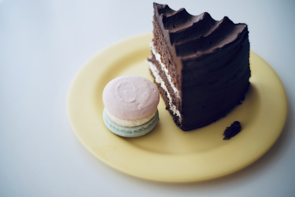 plate of chocolate cake