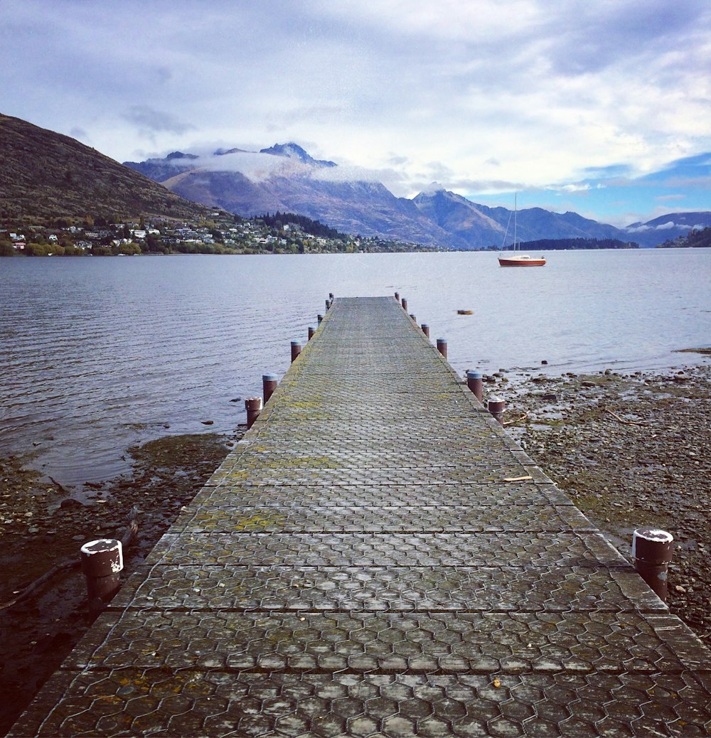 black and brown dock near mountain at daytime