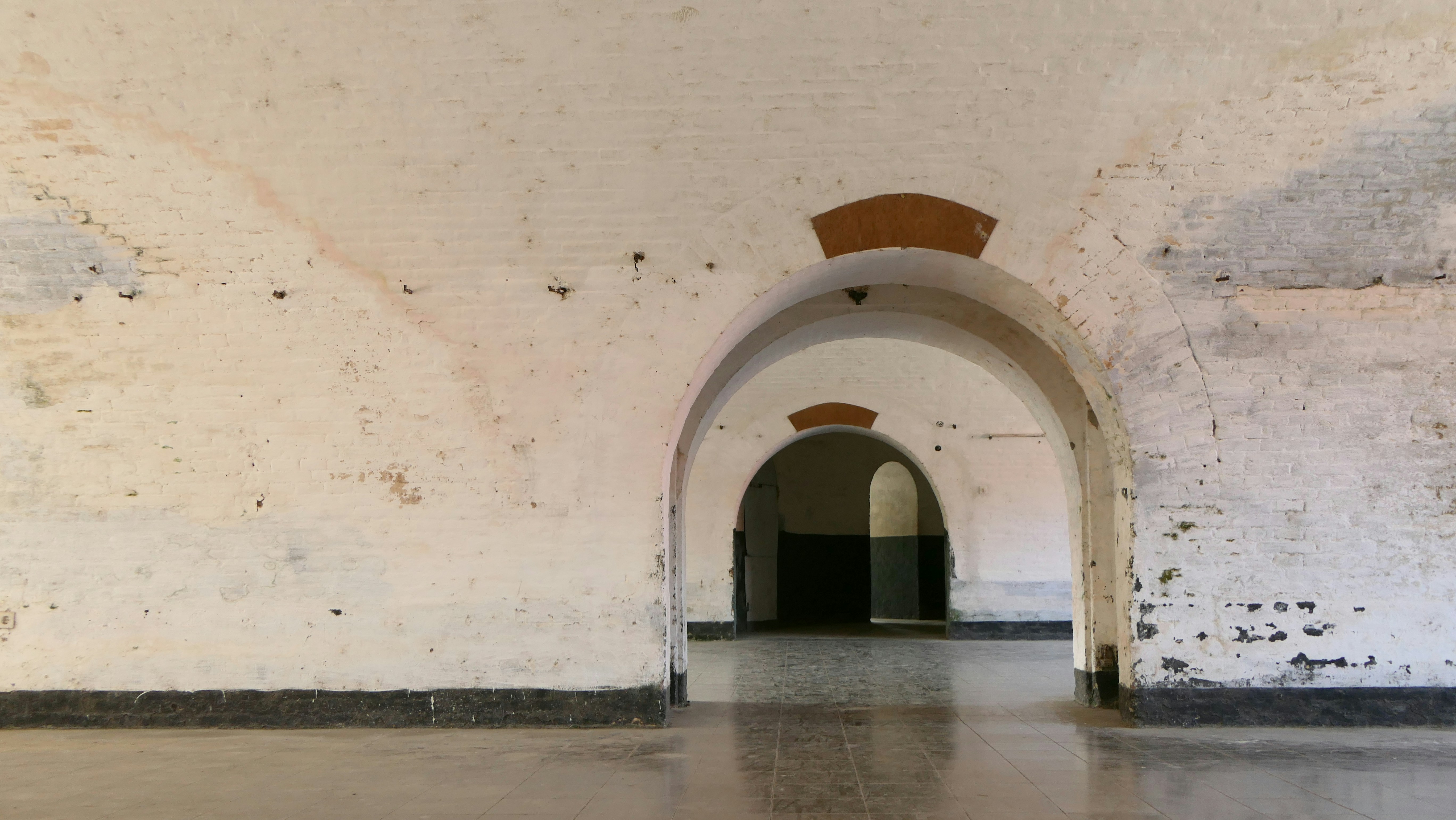 White Painted Wall Photo Free Flooring Image On Unsplash