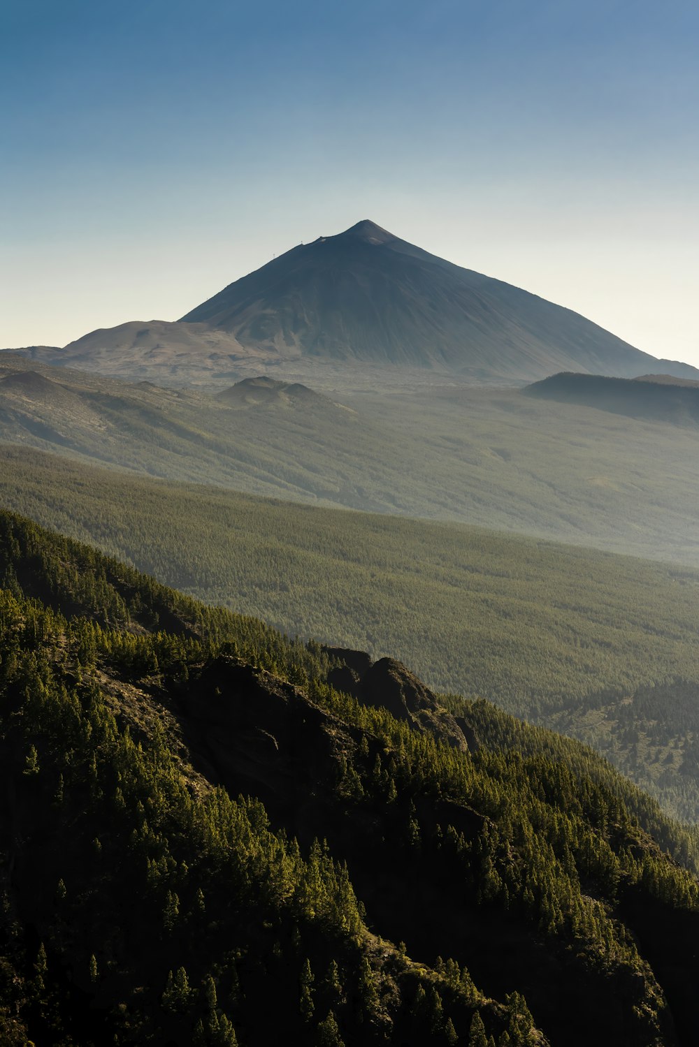 Fotografía de montaña durante el día