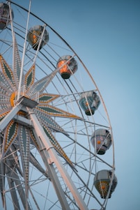 white, green, and yellow ferries wheel