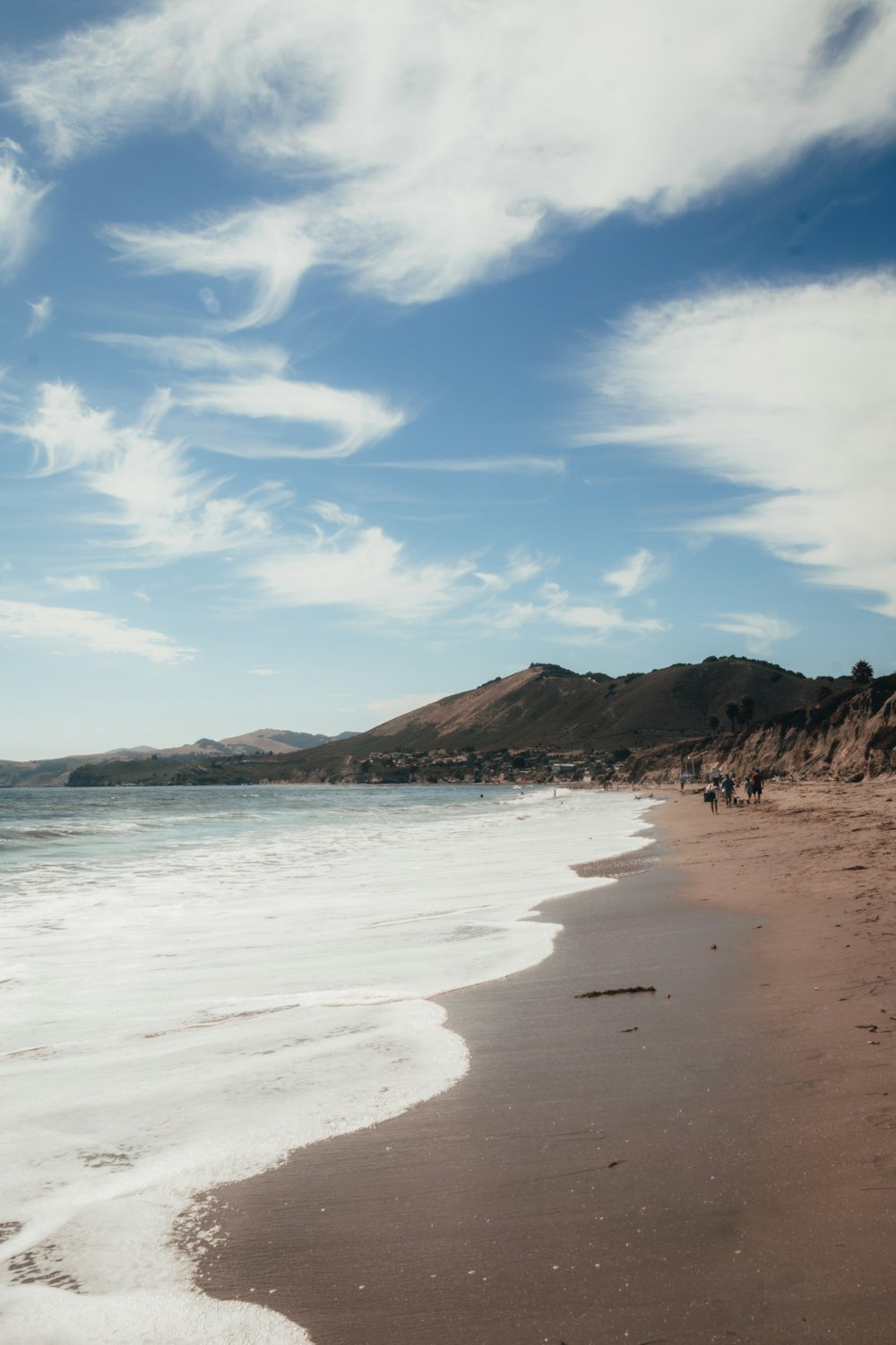 sea waves during daytime