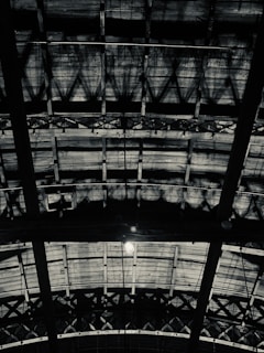 Detail of industrial metal beams and hangar lighting creating a modern urban atmosphere.