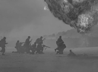 Soldiers on a beach BattleFieldsFrance.com