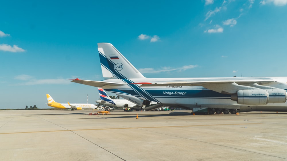 Revestimiento de aire blanco y azul