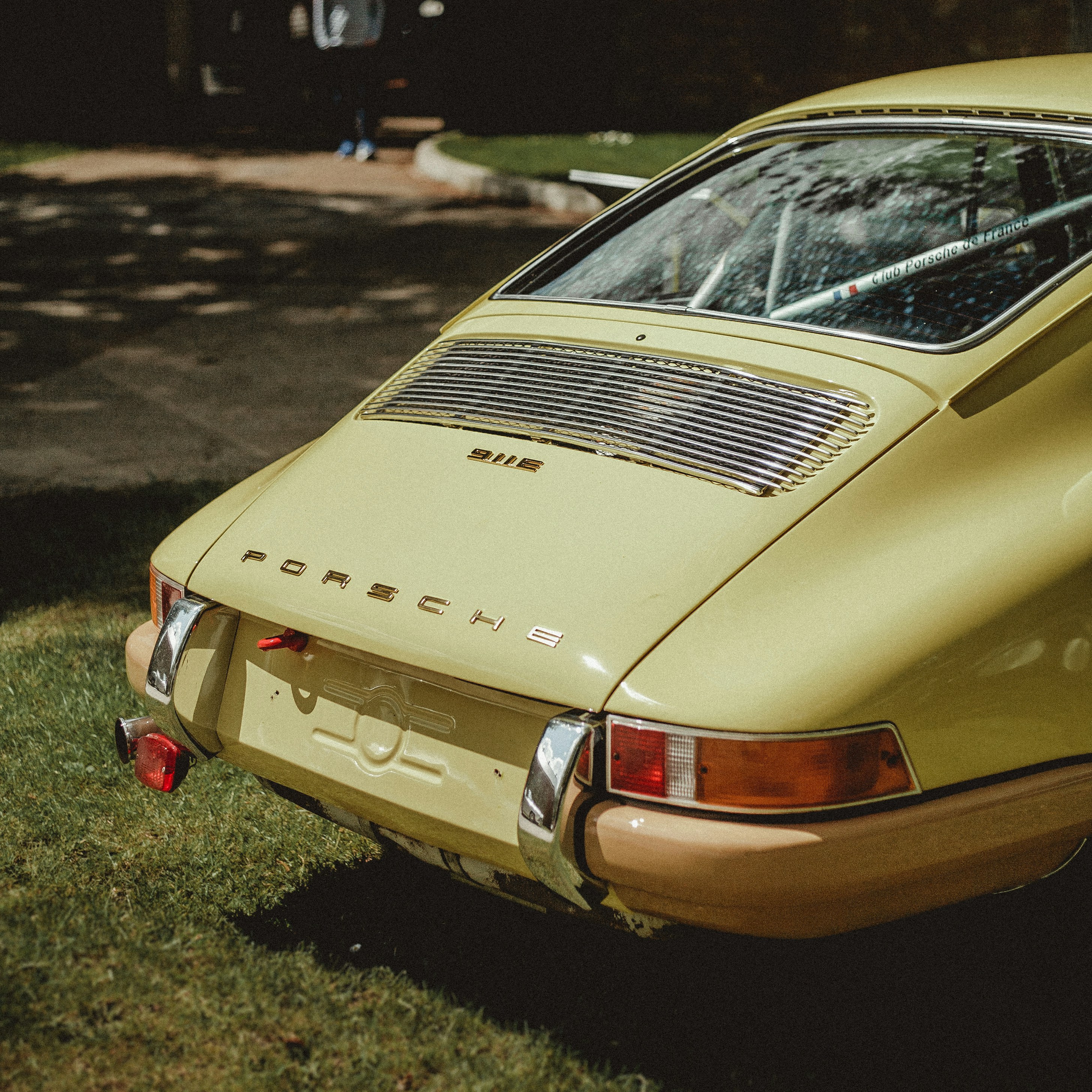 parked vehicle at daytime